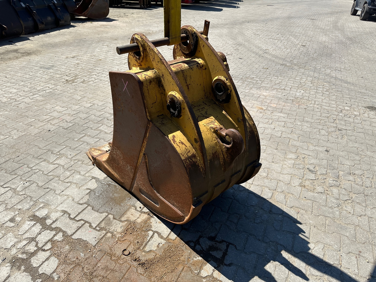 Tieflöffel 80 cm CAT - Kotró kanál: 5 kép. Tieflöffel 80 cm CAT - Kotró kanál: 5 kép.