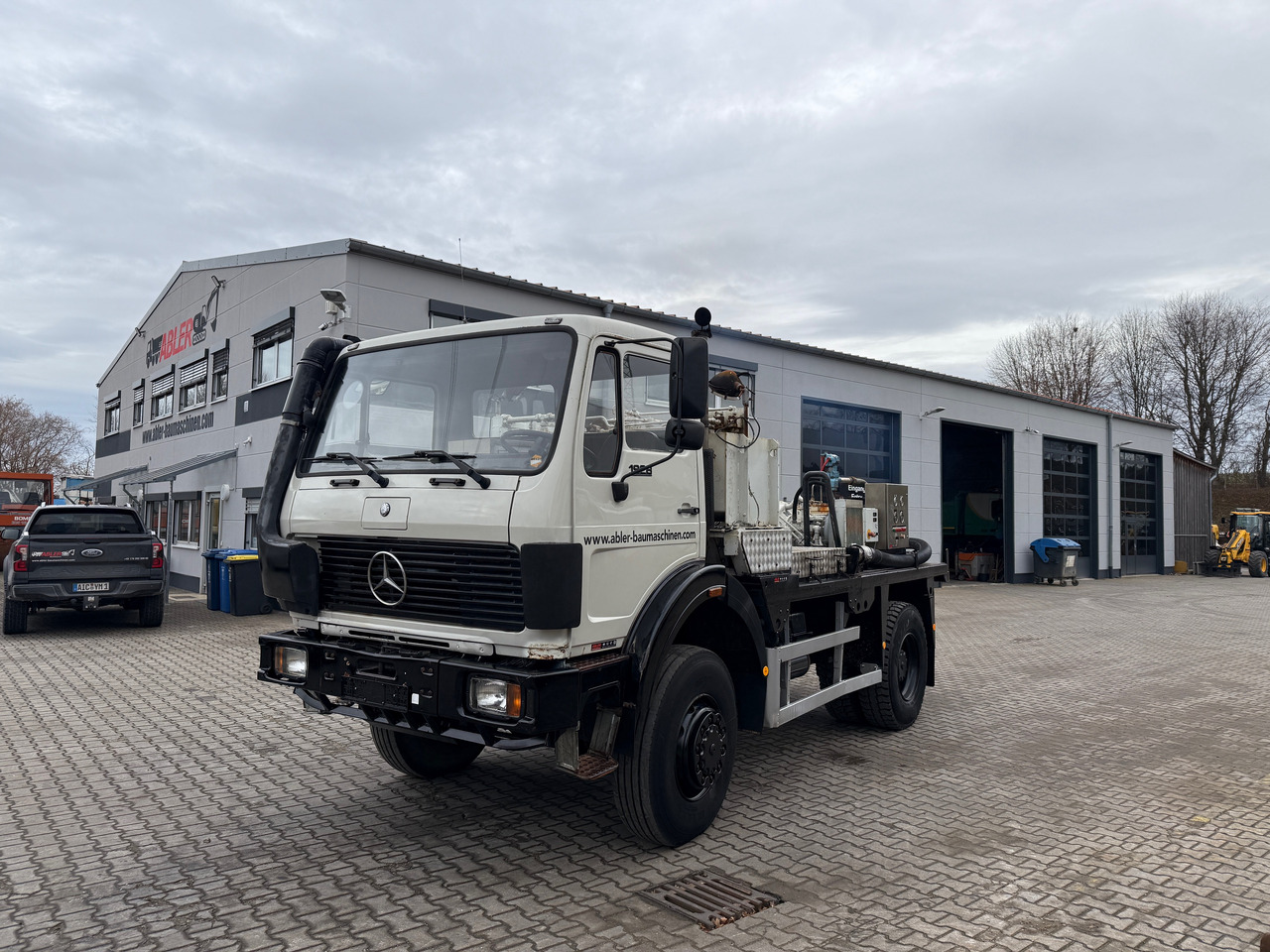 MErcedes-Benz 1928 NG V8 4x4 Uraca Hochdruckpumpe KD412 - Többcélú/ Speciális jármű, Teherautó: 2 kép. MErcedes-Benz 1928 NG V8 4x4 Uraca Hochdruckpumpe KD412 - Többcélú/ Speciális jármű, Teherautó: 2 kép.