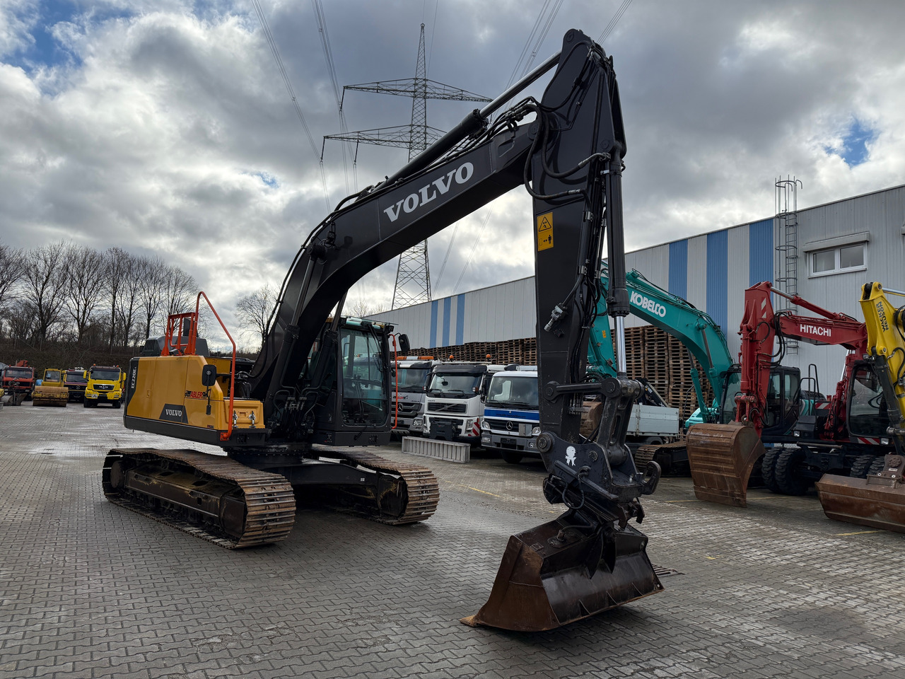 Volvo EC220 EL Kettenbagger Klima 180 Grad LED TOP! - Lánctalpas kotró: 3 kép. Volvo EC220 EL Kettenbagger Klima 180 Grad LED TOP! - Lánctalpas kotró: 3 kép.