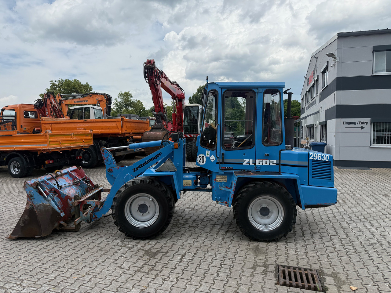 Zettlmeyer ZL602 Radlader Gabel + Schaufel + SW - Gumikerekes homlokrakodó: 3 kép. Zettlmeyer ZL602 Radlader Gabel + Schaufel + SW - Gumikerekes homlokrakodó: 3 kép.