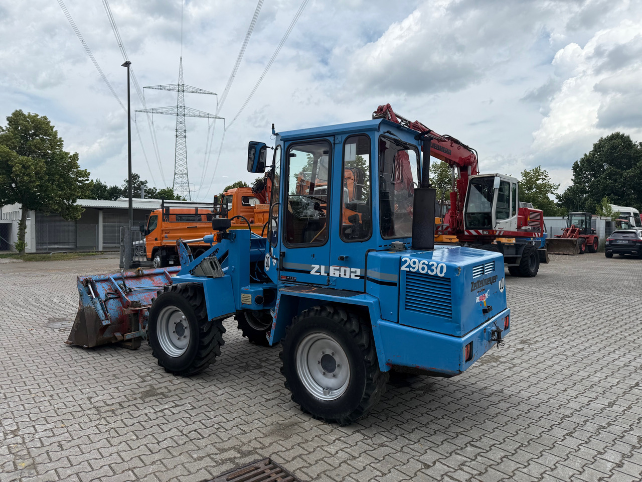 Zettlmeyer ZL602 Radlader Gabel + Schaufel + SW - Gumikerekes homlokrakodó: 4 kép. Zettlmeyer ZL602 Radlader Gabel + Schaufel + SW - Gumikerekes homlokrakodó: 4 kép.