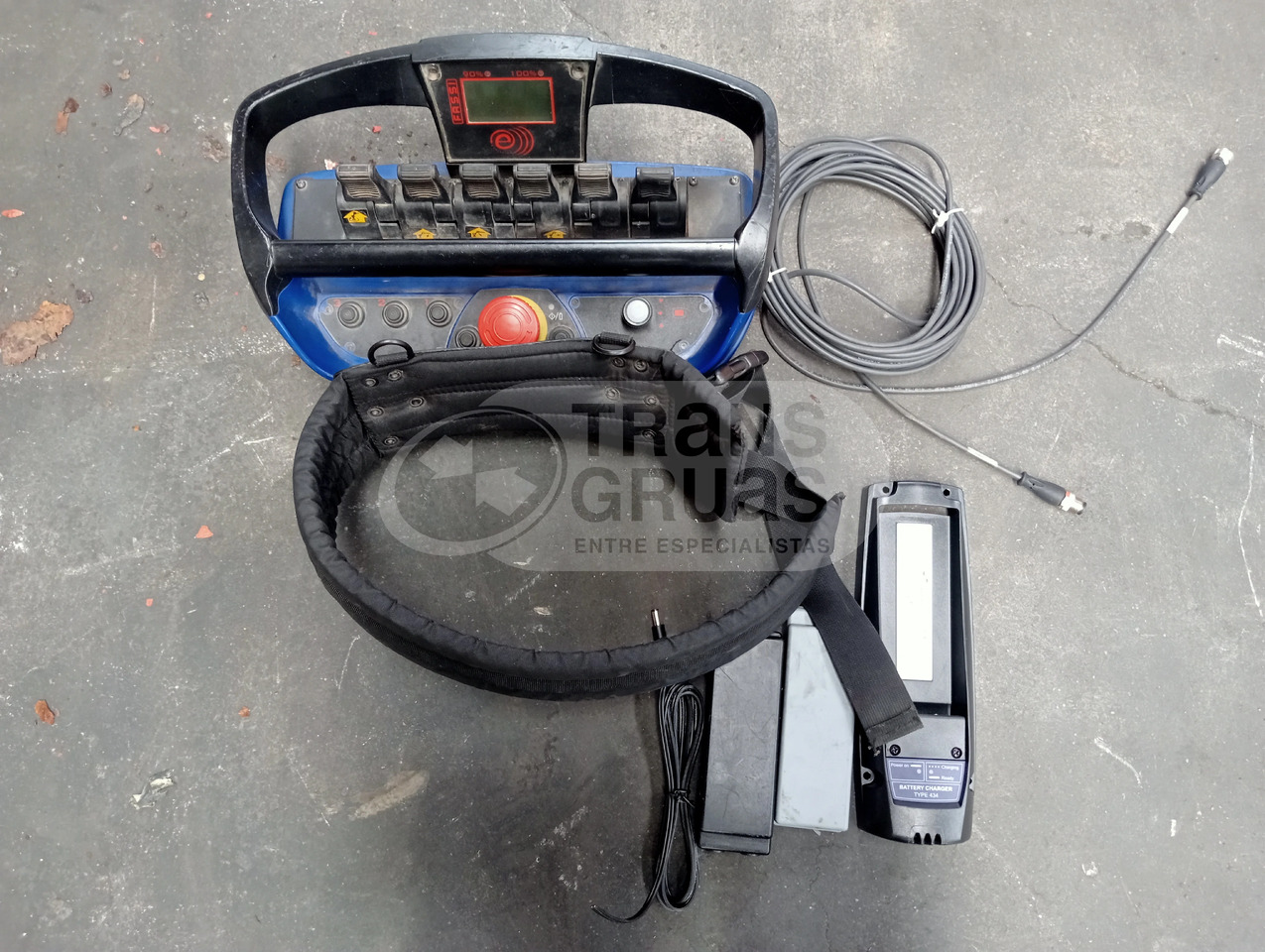 Grúa hidráulica Fassi F135A.0.25 E-ACTIVE - Rakodódaru: 2 kép. Grúa hidráulica Fassi F135A.0.25 E-ACTIVE - Rakodódaru: 2 kép.