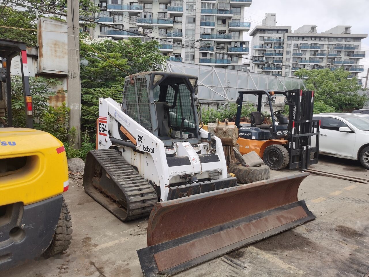 Bobcat 864 - Kompakt lánctalpas rakodó: 1 kép. Bobcat 864 - Kompakt lánctalpas rakodó: 1 kép.