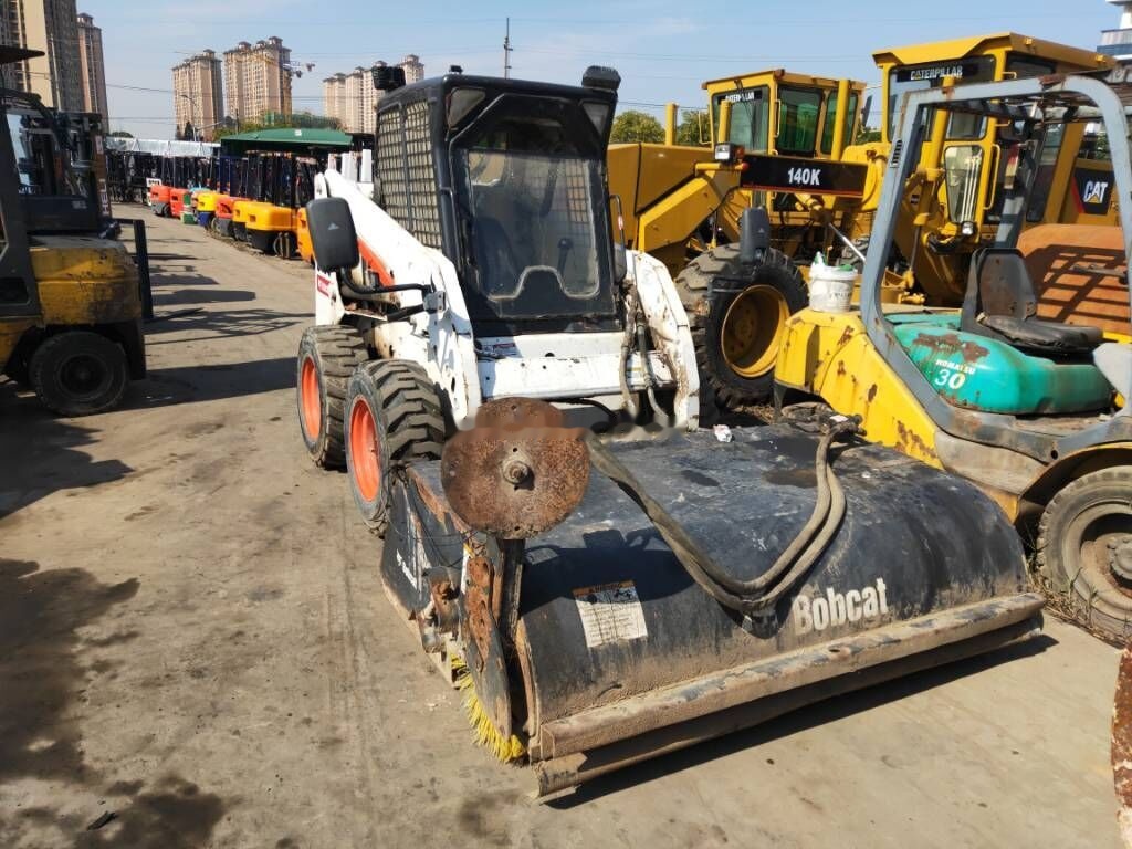 Bobcat S 160 - Mini homlokrakodó: 1 kép. Bobcat S 160 - Mini homlokrakodó: 1 kép.