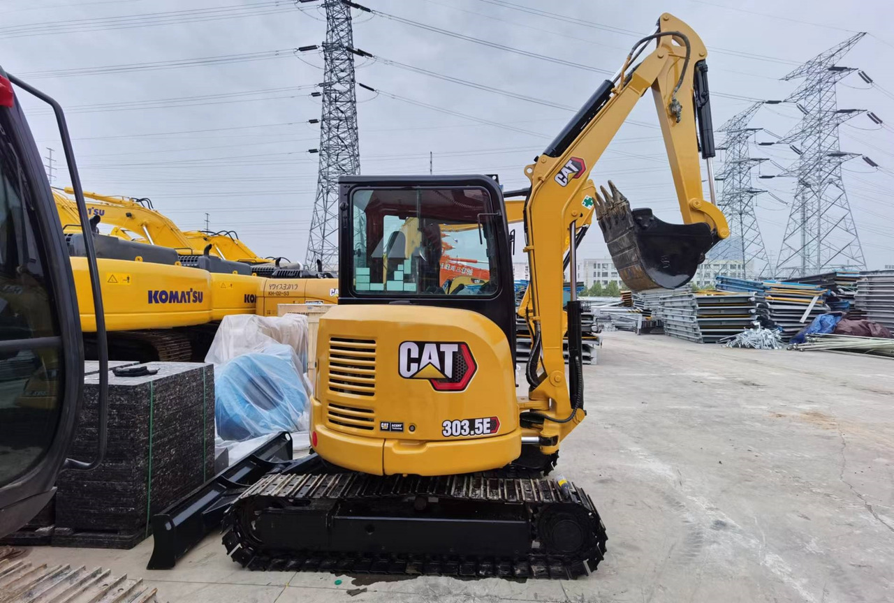 CATERPILLAR 303.5E - Minikotró: 1 kép. CATERPILLAR 303.5E - Minikotró: 1 kép.