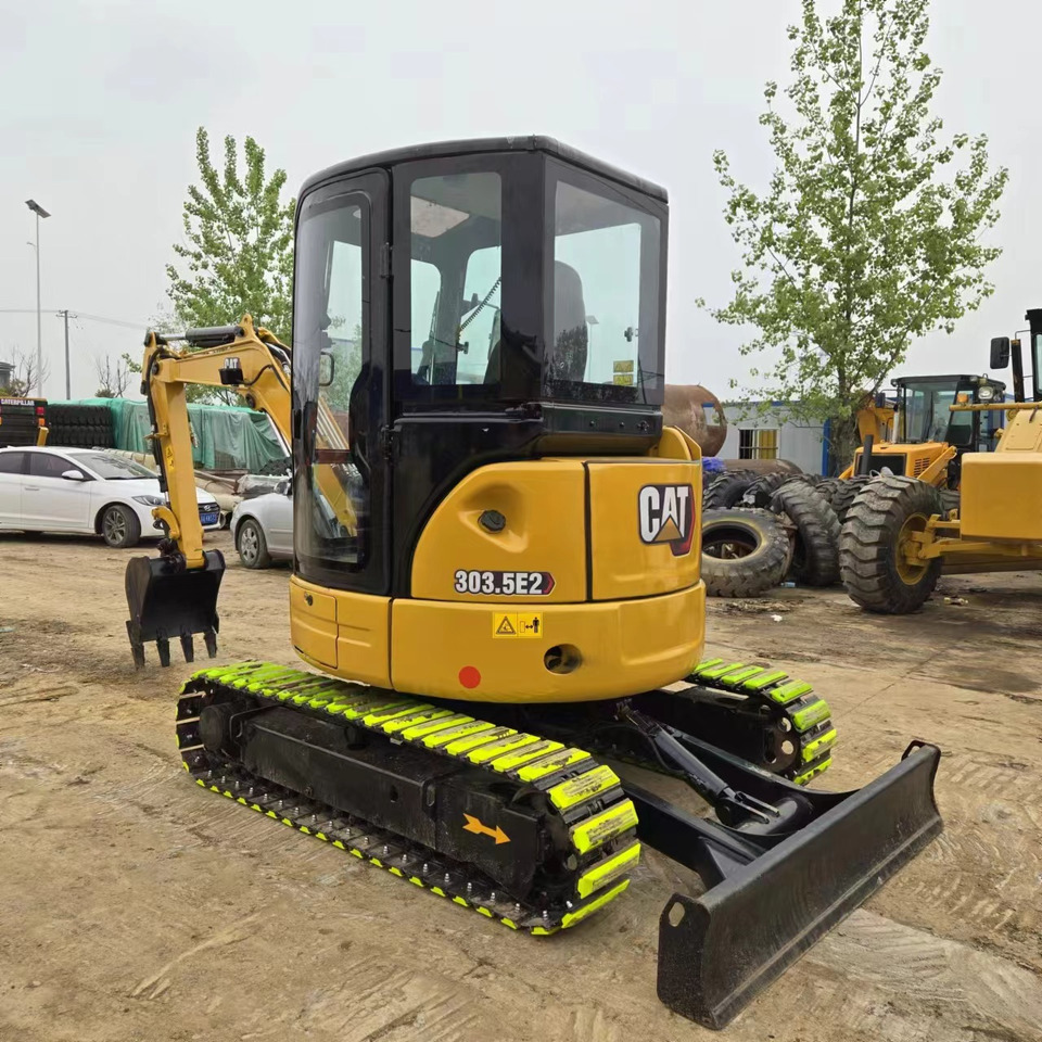 CATERPILLAR 303.5E2 - Minikotró: 5 kép. CATERPILLAR 303.5E2 - Minikotró: 5 kép.
