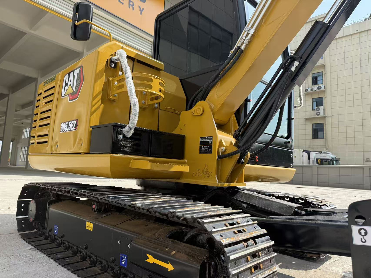 CATERPILLAR 305.5E2 - Minikotró: 4 kép. CATERPILLAR 305.5E2 - Minikotró: 4 kép.
