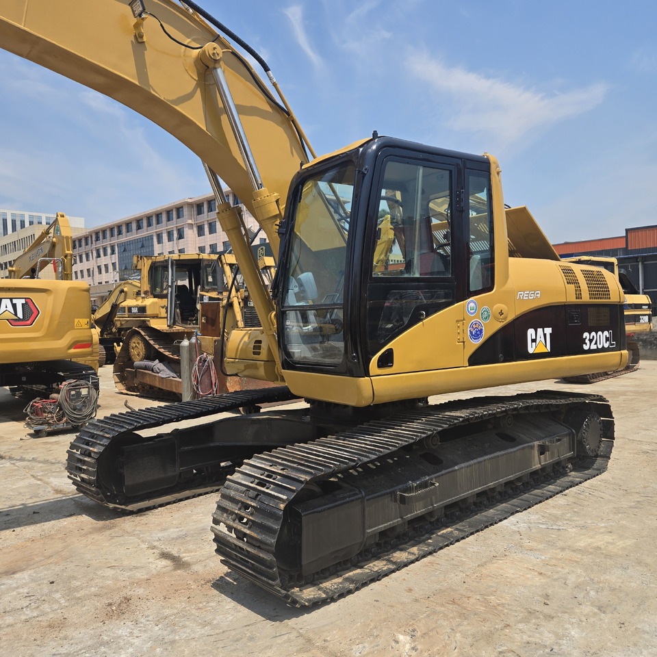 CATERPILLAR 320CL - Kotrógép: 4 kép. CATERPILLAR 320CL - Kotrógép: 4 kép.