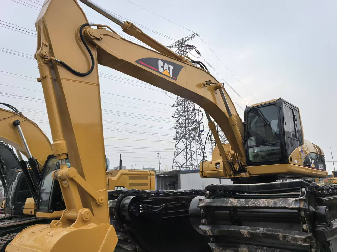 CATERPILLAR 320CL amphibious - Kétéltű kotrógép: 5 kép. CATERPILLAR 320CL amphibious - Kétéltű kotrógép: 5 kép.