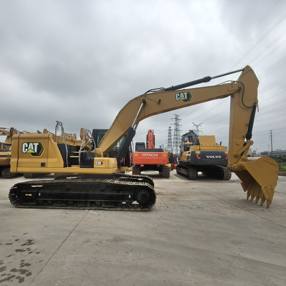 CATERPILLAR 330 - Kotrógép: 2 kép. CATERPILLAR 330 - Kotrógép: 2 kép.