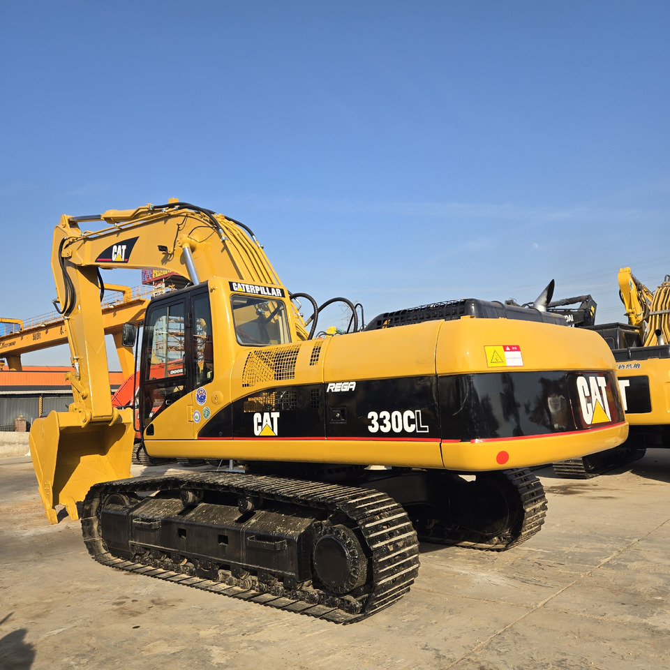 CATERPILLAR 330CL - Kotrógép: 3 kép. CATERPILLAR 330CL - Kotrógép: 3 kép.