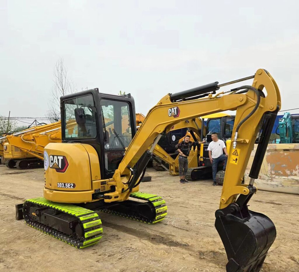 Caterpillar 305.5E2 with Rubber Track - Minikotró: 3 kép. Caterpillar 305.5E2 with Rubber Track - Minikotró: 3 kép.
