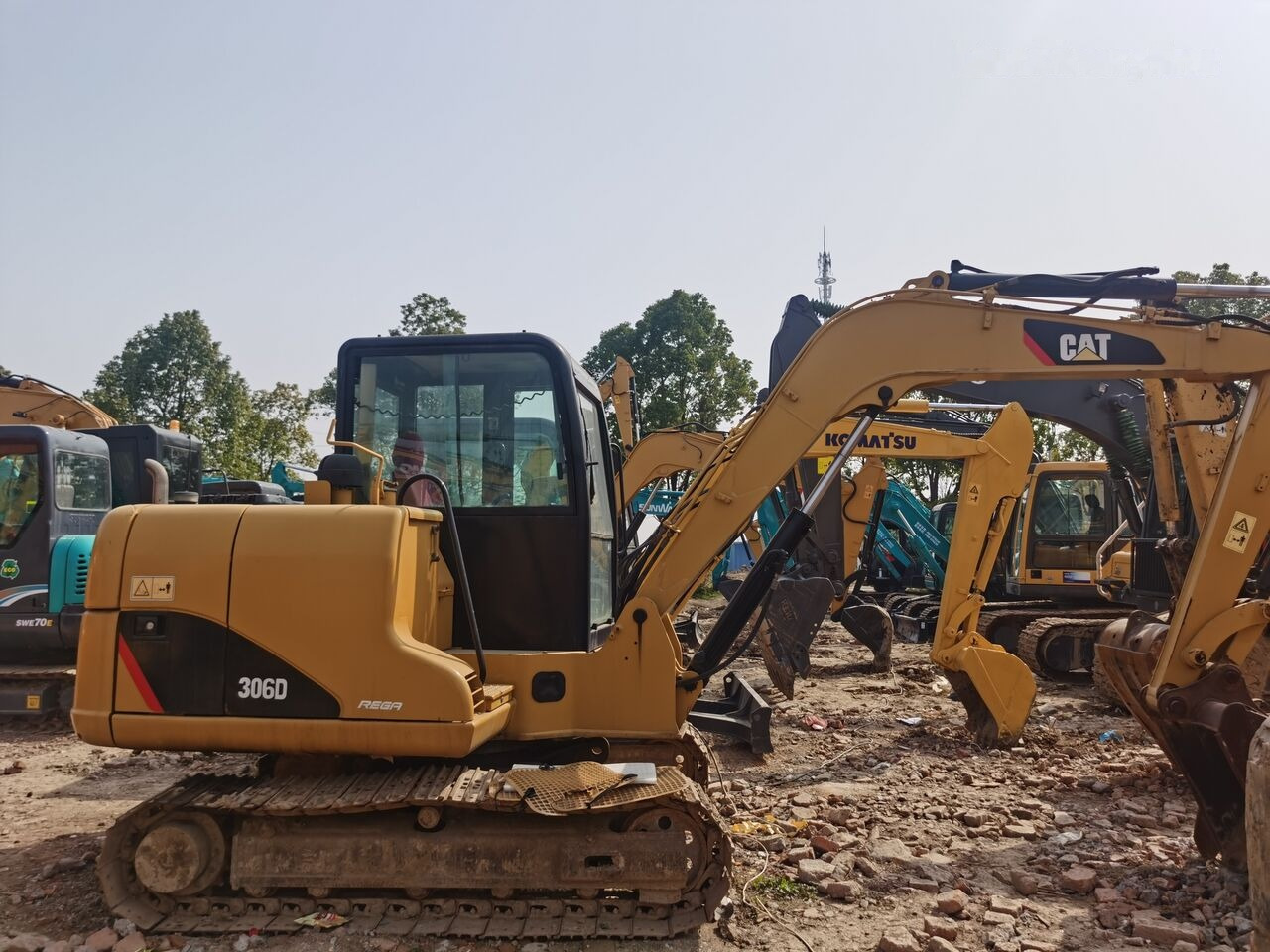 Minikotró Caterpillar 306D: 6 kép.