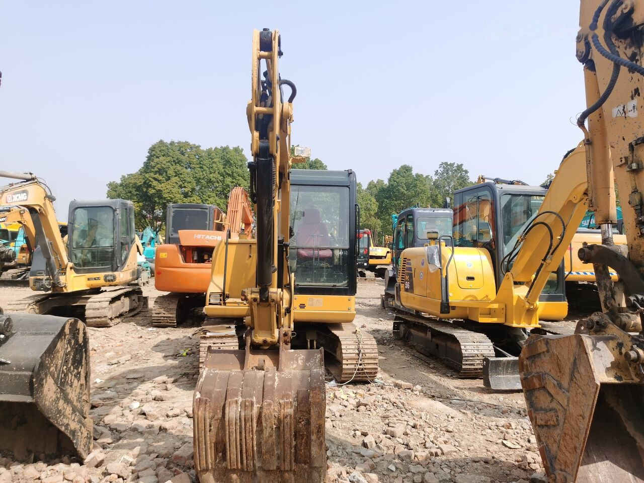 Minikotró Caterpillar 306D: 7 kép.