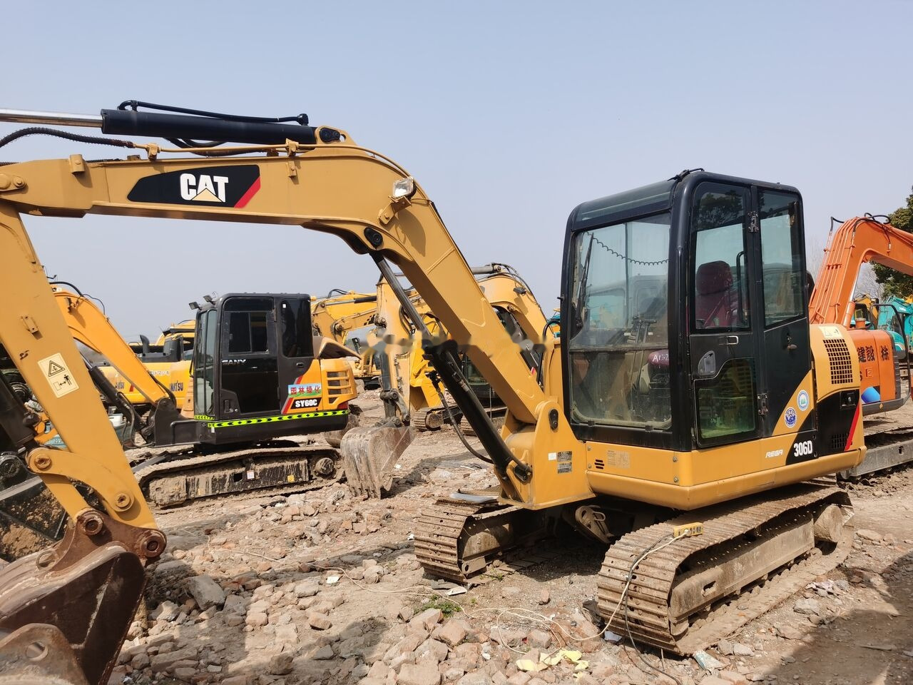 Caterpillar 306D - Minikotró: 1 kép. Caterpillar 306D - Minikotró: 1 kép.