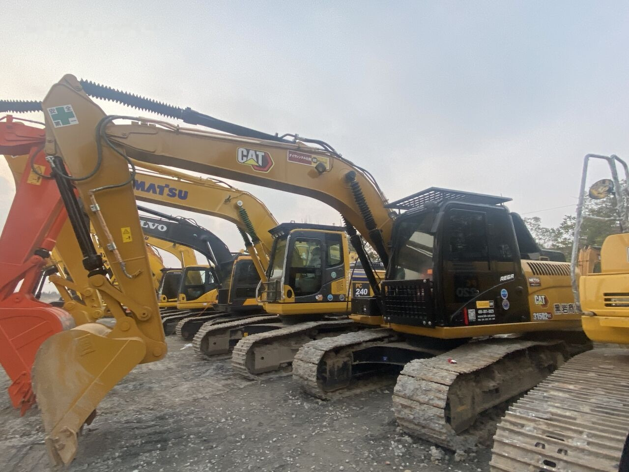 Caterpillar 315D2GC - Lánctalpas kotró: 2 kép. Caterpillar 315D2GC - Lánctalpas kotró: 2 kép.