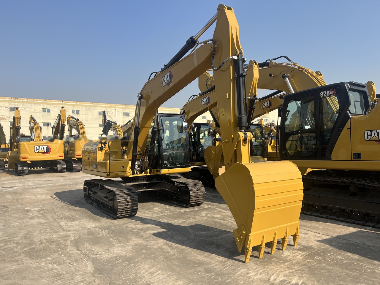 Caterpillar 316GC - Lánctalpas kotró: 3 kép. Caterpillar 316GC - Lánctalpas kotró: 3 kép.