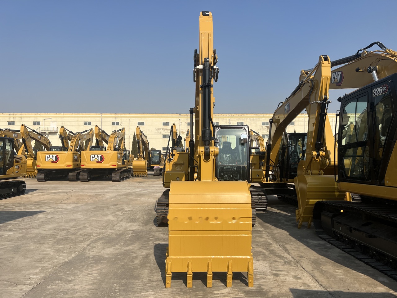 Caterpillar 316GC - Lánctalpas kotró: 1 kép. Caterpillar 316GC - Lánctalpas kotró: 1 kép.
