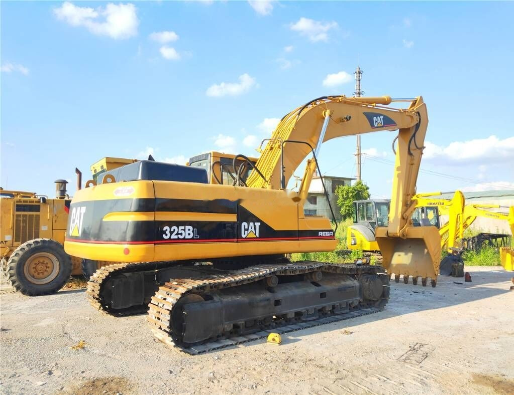 Caterpillar 325 BL - Lánctalpas kotró: 2 kép. Caterpillar 325 BL - Lánctalpas kotró: 2 kép.