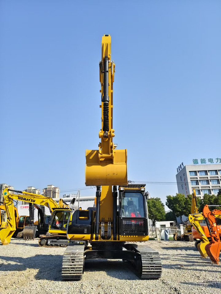 Caterpillar 326D - Lánctalpas kotró: 4 kép. Caterpillar 326D - Lánctalpas kotró: 4 kép.