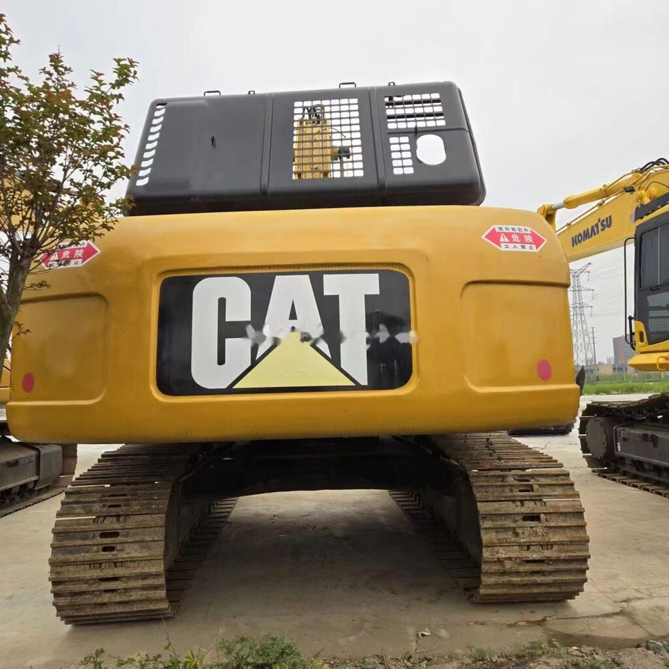 Caterpillar 330D - Lánctalpas kotró: 1 kép. Caterpillar 330D - Lánctalpas kotró: 1 kép.