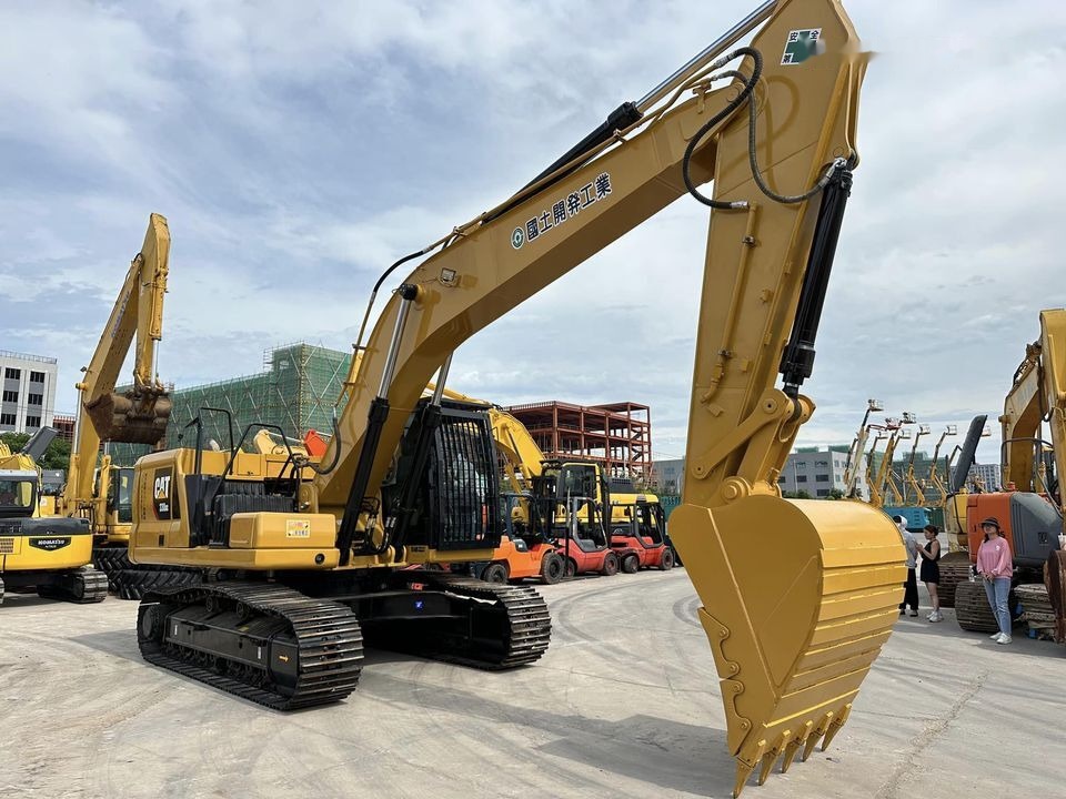 Caterpillar 330GC - Lánctalpas kotró: 1 kép. Caterpillar 330GC - Lánctalpas kotró: 1 kép.