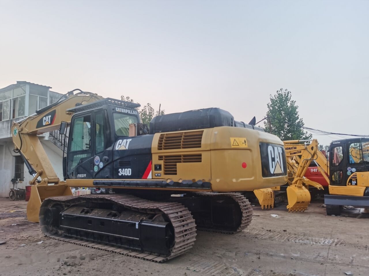 Caterpillar 340D - Lánctalpas kotró: 2 kép. Caterpillar 340D - Lánctalpas kotró: 2 kép.