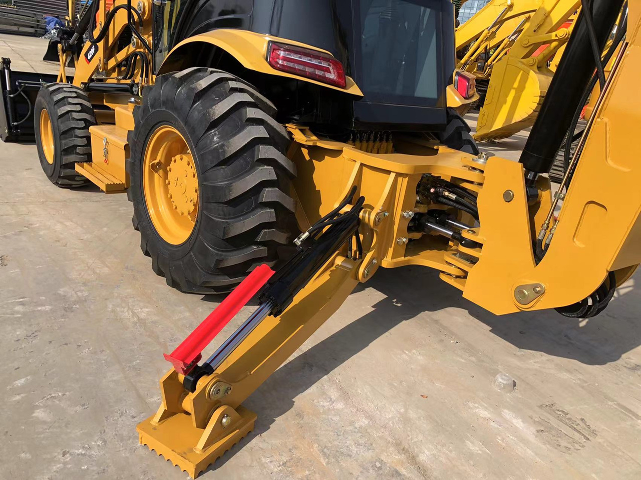Új Kotrórakodó Caterpillar 420F: 7 kép.