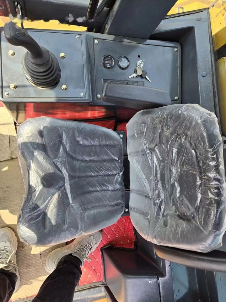 Caterpillar 950G - Gumikerekes homlokrakodó: 3 kép. Caterpillar 950G - Gumikerekes homlokrakodó: 3 kép.