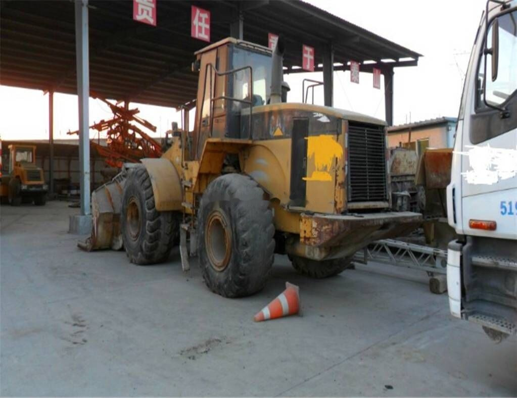 Caterpillar 966 G - Gumikerekes homlokrakodó: 5 kép. Caterpillar 966 G - Gumikerekes homlokrakodó: 5 kép.
