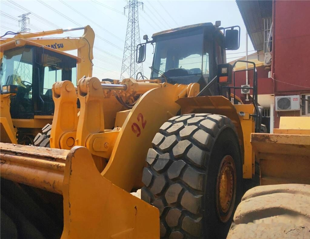 Caterpillar 980 H - Gumikerekes homlokrakodó: 1 kép. Caterpillar 980 H - Gumikerekes homlokrakodó: 1 kép.