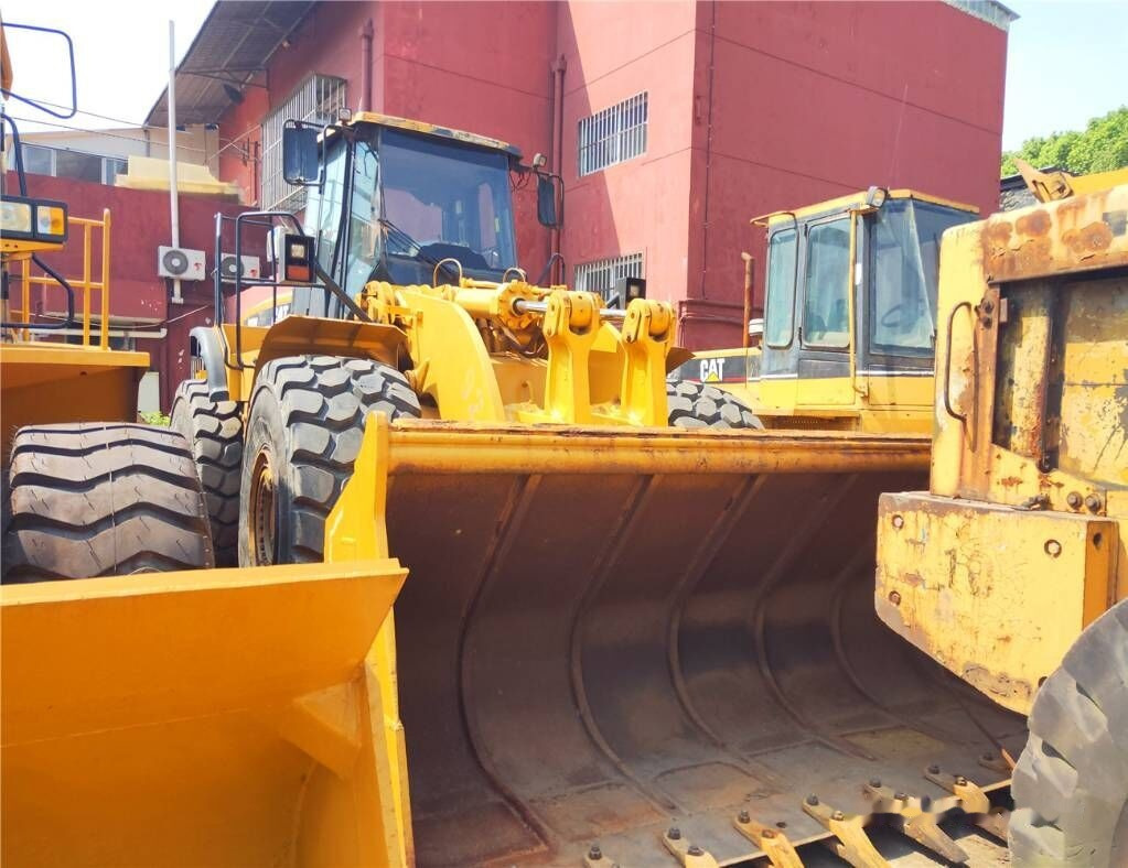 Caterpillar 980 H - Gumikerekes homlokrakodó: 2 kép. Caterpillar 980 H - Gumikerekes homlokrakodó: 2 kép.