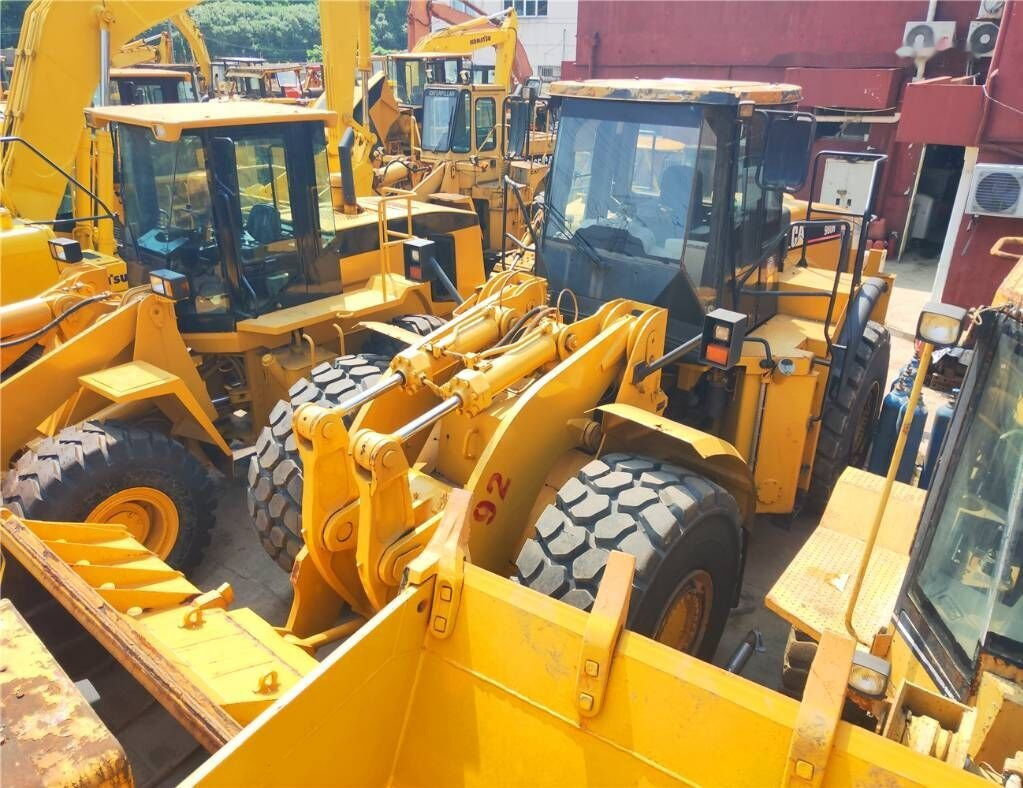 Caterpillar 980 H - Gumikerekes homlokrakodó: 4 kép. Caterpillar 980 H - Gumikerekes homlokrakodó: 4 kép.