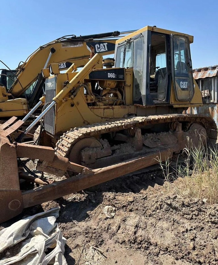 Caterpillar D6G-2 - Buldózer: 3 kép. Caterpillar D6G-2 - Buldózer: 3 kép.