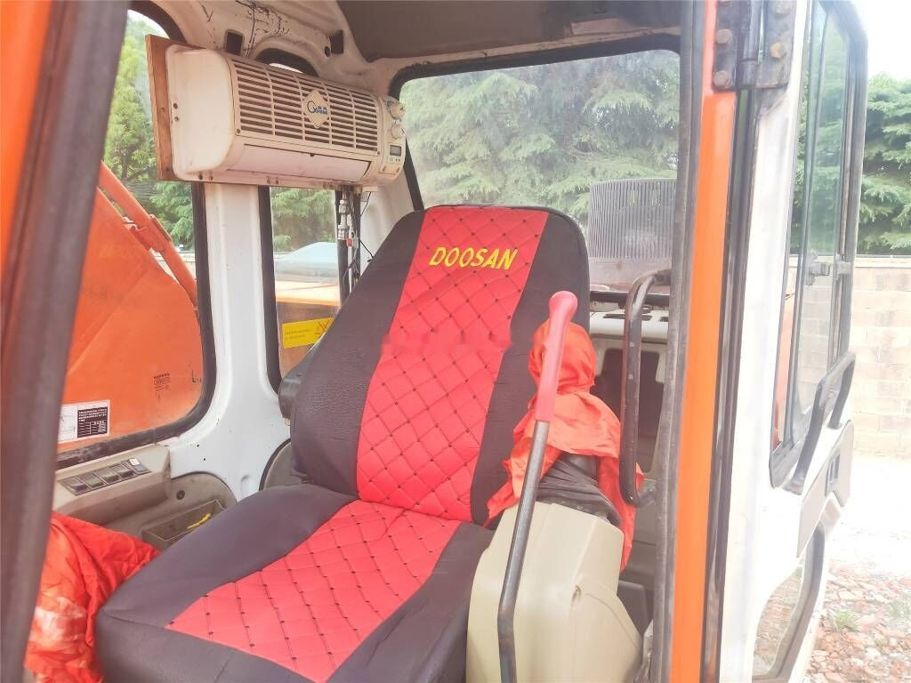 Doosan DH 150 W-7 - Gumikerekes kotró: 5 kép. Doosan DH 150 W-7 - Gumikerekes kotró: 5 kép.