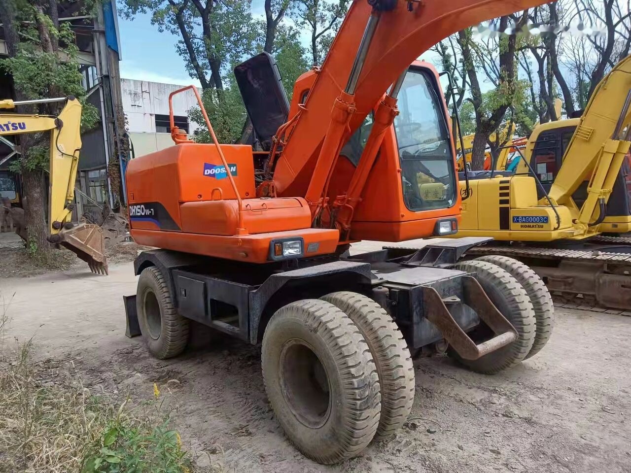 Doosan DH150W - Gumikerekes kotró: 1 kép. Doosan DH150W - Gumikerekes kotró: 1 kép.