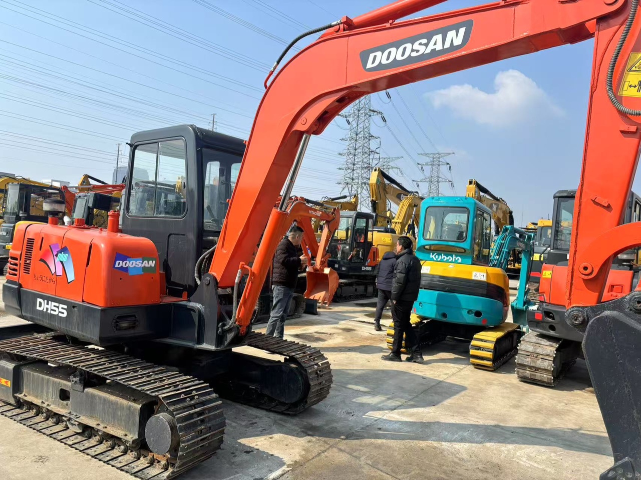 Doosan DH55 - Minikotró: 2 kép. Doosan DH55 - Minikotró: 2 kép.