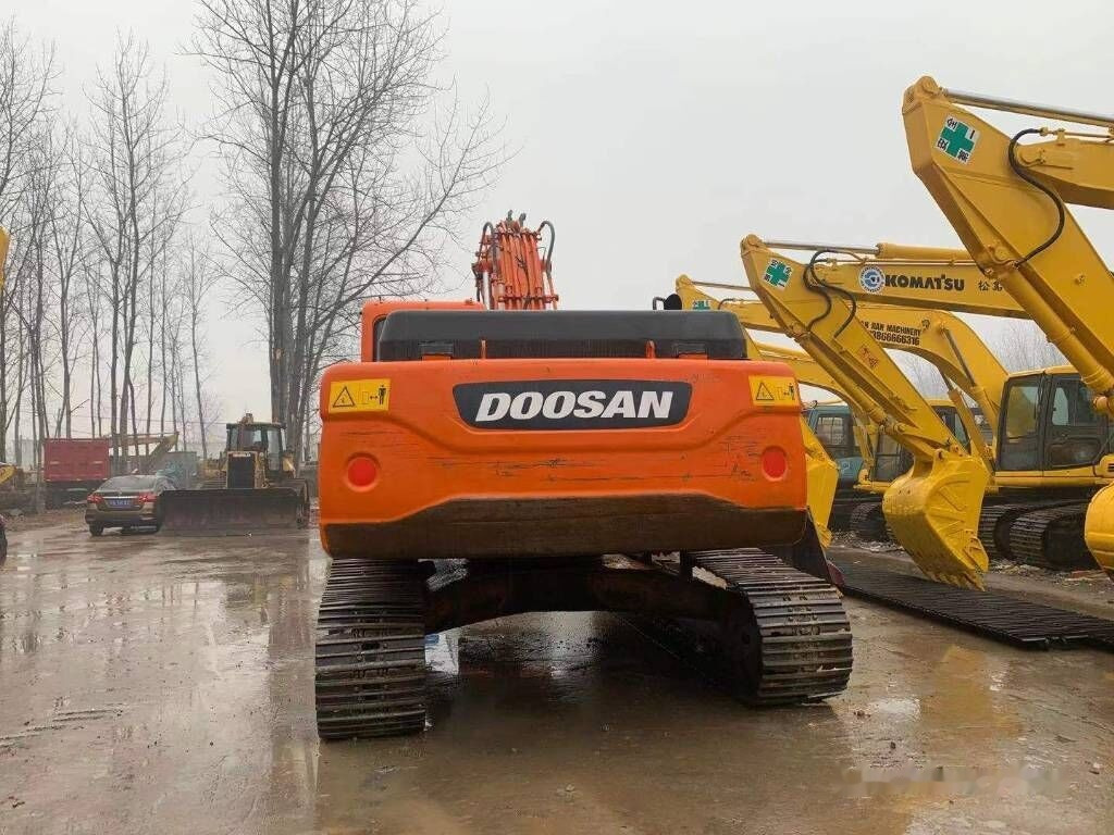 Doosan DX 300 LC - Lánctalpas kotró: 2 kép. Doosan DX 300 LC - Lánctalpas kotró: 2 kép.