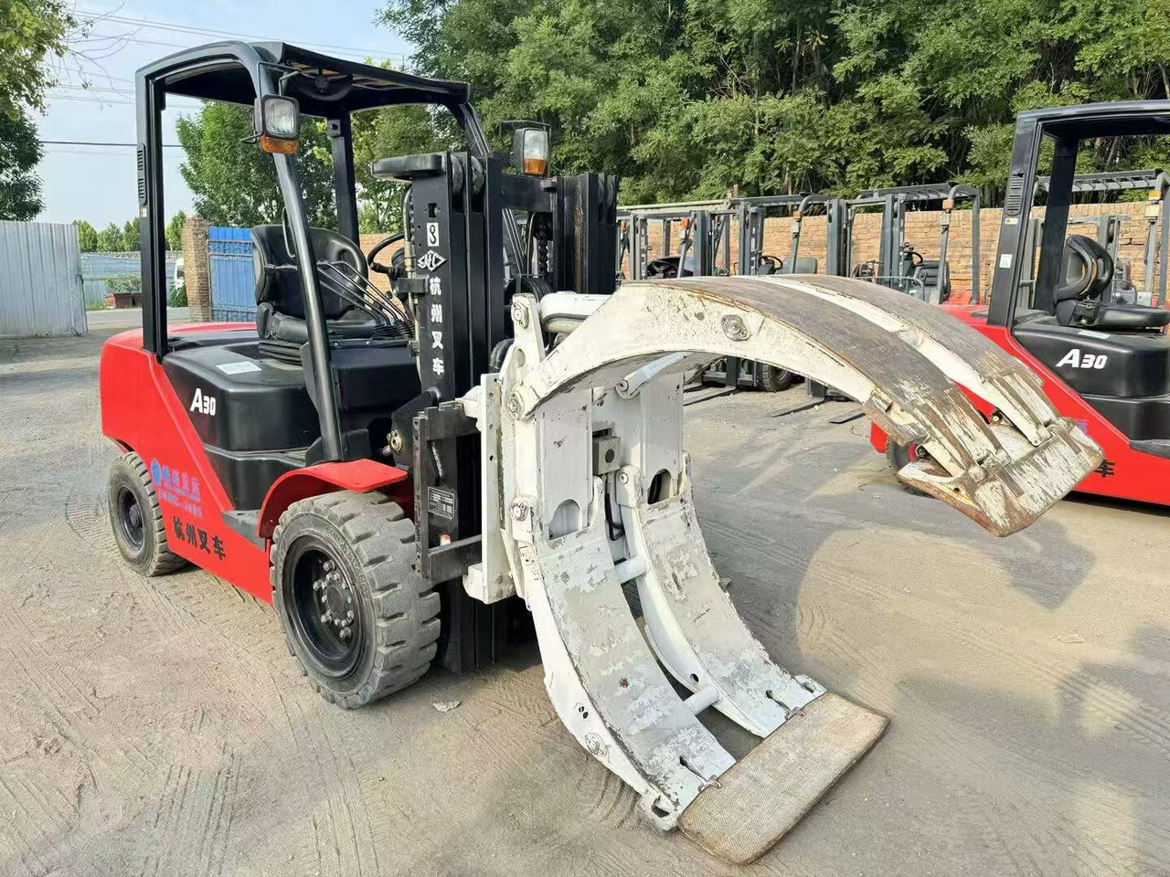 HangCha A30 - Dízel targonca: 2 kép. HangCha A30 - Dízel targonca: 2 kép.