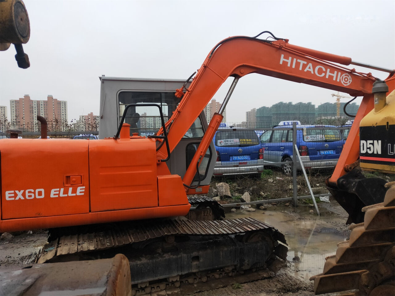Hitachi EX60 - Lánctalpas kotró: 4 kép. Hitachi EX60 - Lánctalpas kotró: 4 kép.