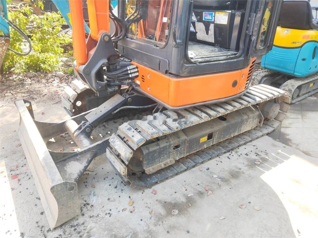 Hitachi ZX 30 - Minikotró: 5 kép. Hitachi ZX 30 - Minikotró: 5 kép.