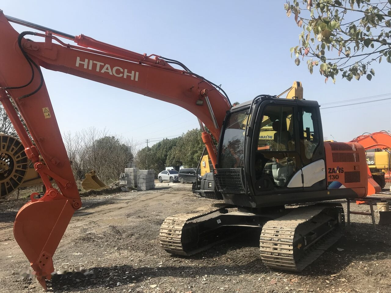 Hitachi ZX130 - Lánctalpas kotró: 1 kép. Hitachi ZX130 - Lánctalpas kotró: 1 kép.