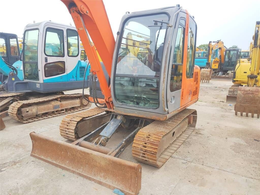 Hitachi ZX60 - Minikotró: 2 kép. Hitachi ZX60 - Minikotró: 2 kép.