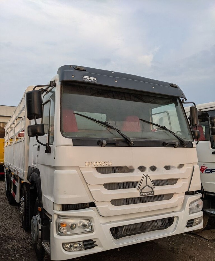 Howo 375 8x4 - Platós teherautó: 3 kép. Howo 375 8x4 - Platós teherautó: 3 kép.
