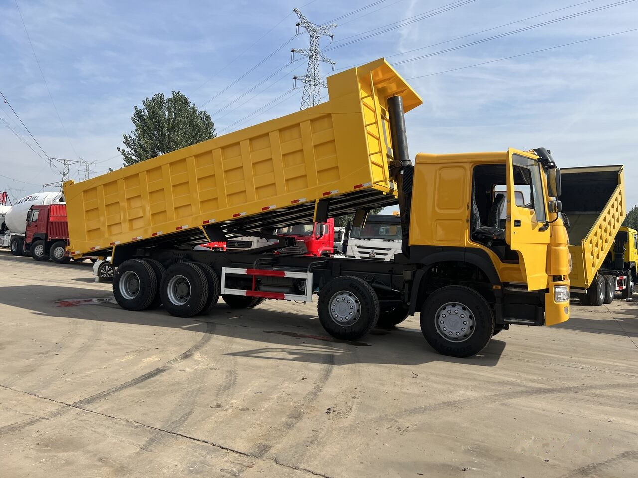 Howo  - Billenőplatós teherautó: 1 kép. Howo  - Billenőplatós teherautó: 1 kép.