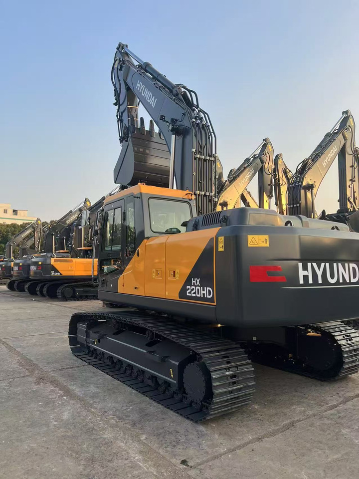 Hyundai 220HD - Lánctalpas kotró: 2 kép. Hyundai 220HD - Lánctalpas kotró: 2 kép.