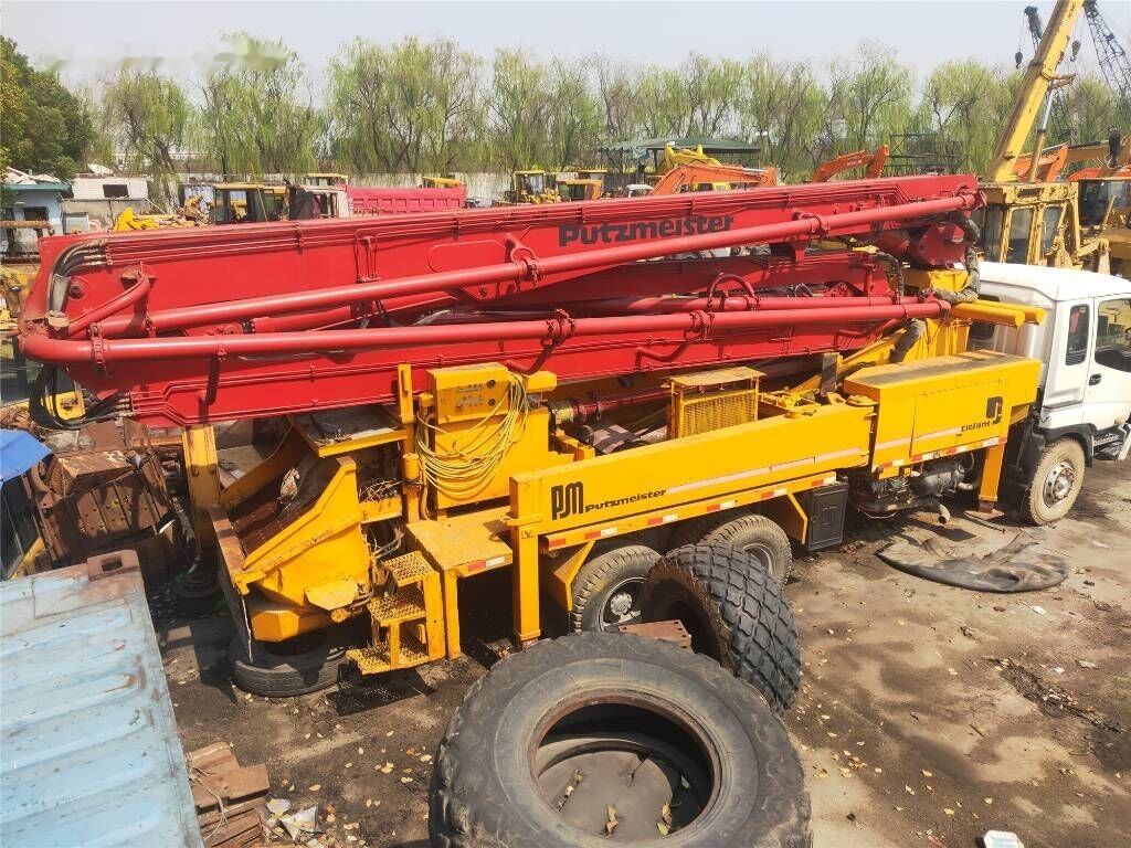 Isuzu Putzmeister on chassis - Betonpumpa: 5 kép. Isuzu Putzmeister on chassis - Betonpumpa: 5 kép.