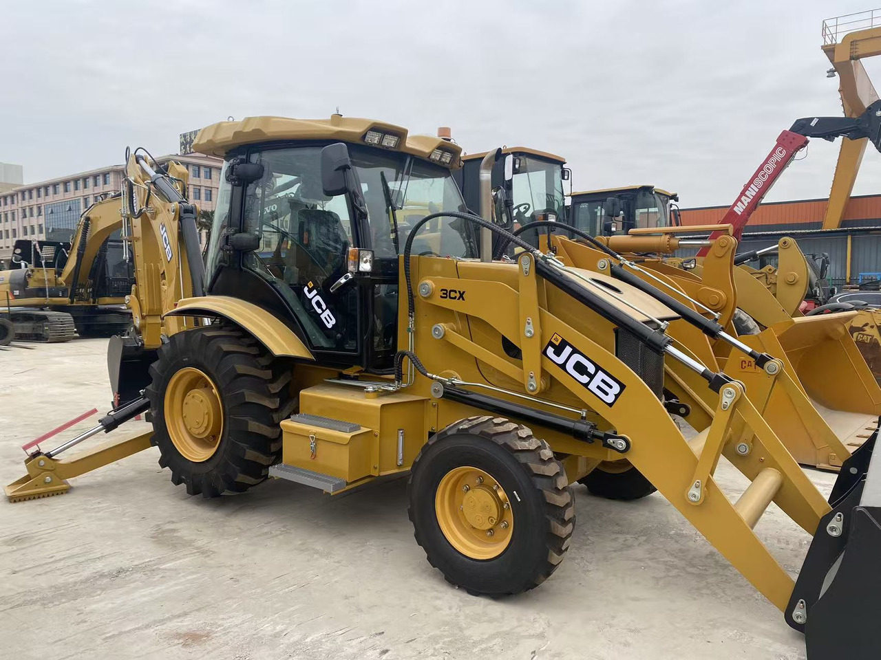 JCB 3CX - Kotrórakodó: 4 kép. JCB 3CX - Kotrórakodó: 4 kép.