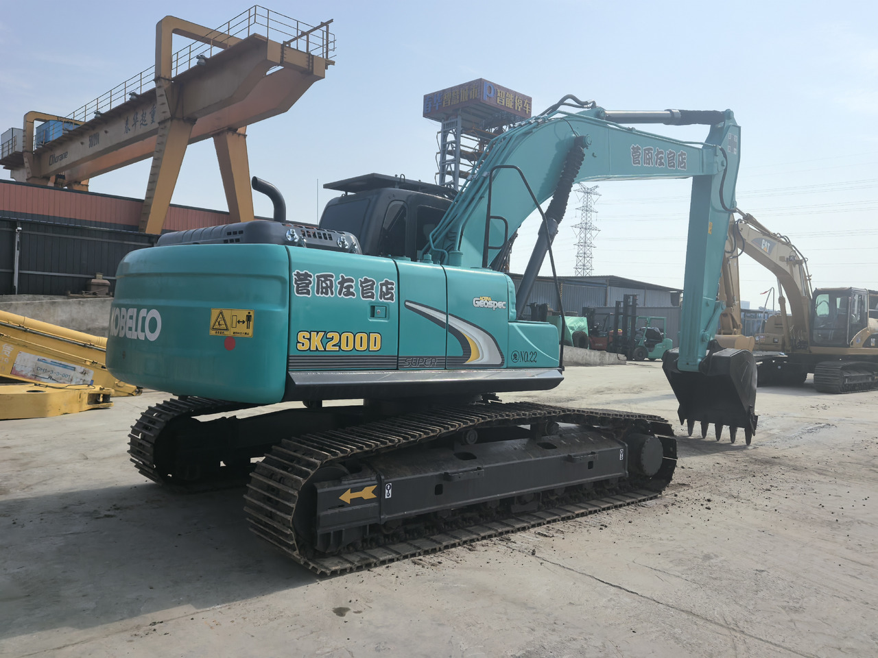 KOBELCO SK200D - Kotrógép: 4 kép. KOBELCO SK200D - Kotrógép: 4 kép.