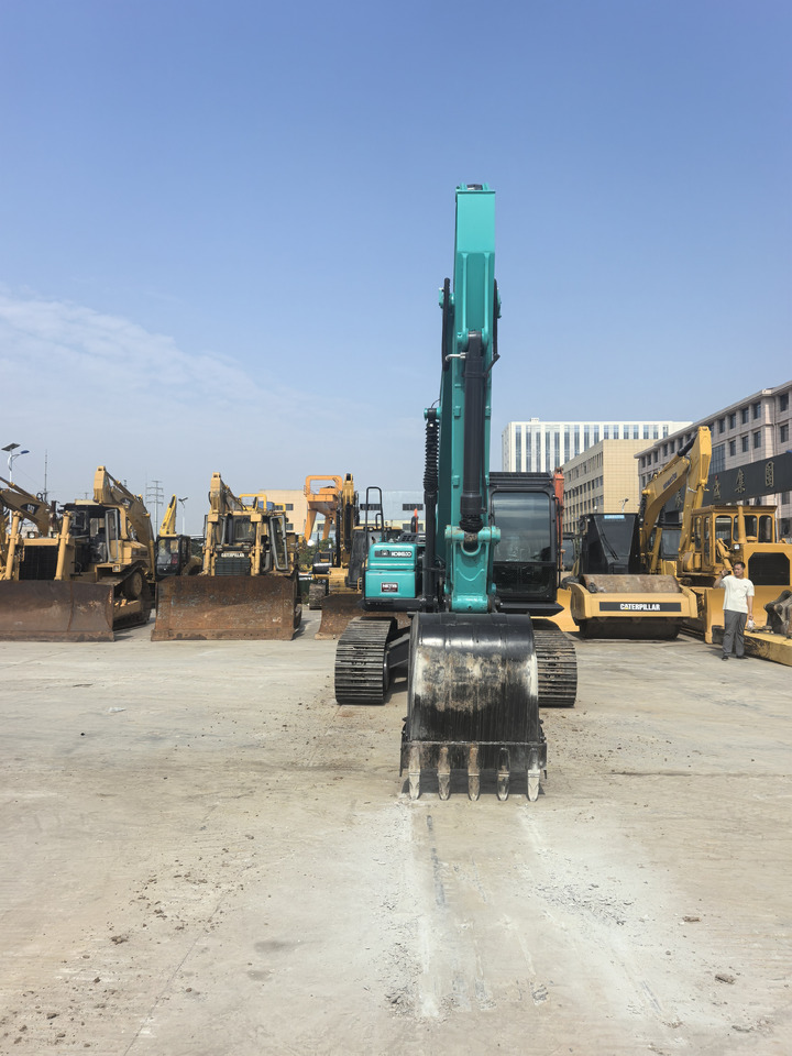 KOBELCO SK200D - Kotrógép: 5 kép. KOBELCO SK200D - Kotrógép: 5 kép.